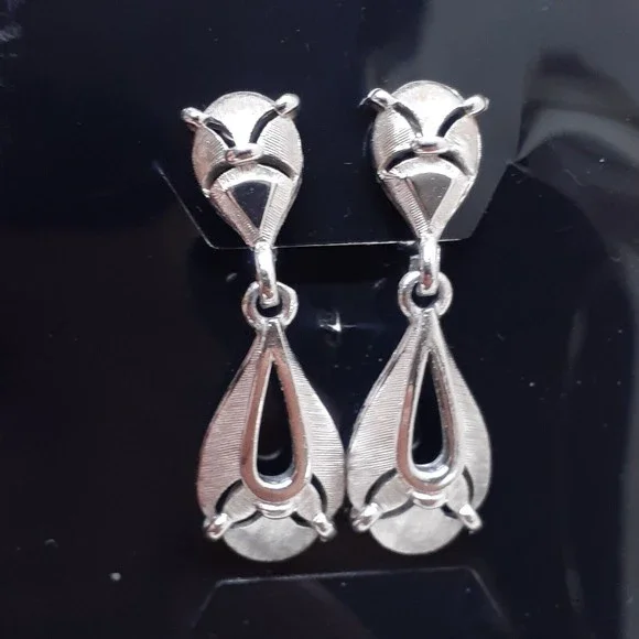 Vintage Crown Trifari Earrings Signed Clip On Silver Tone Dangle - Picture 3 of 16